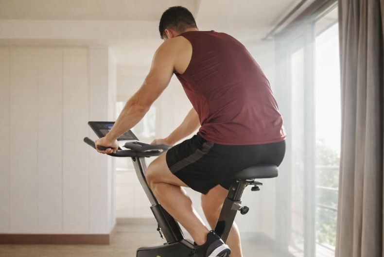 Ergometer für große Menschen und eine gesunde Haltung